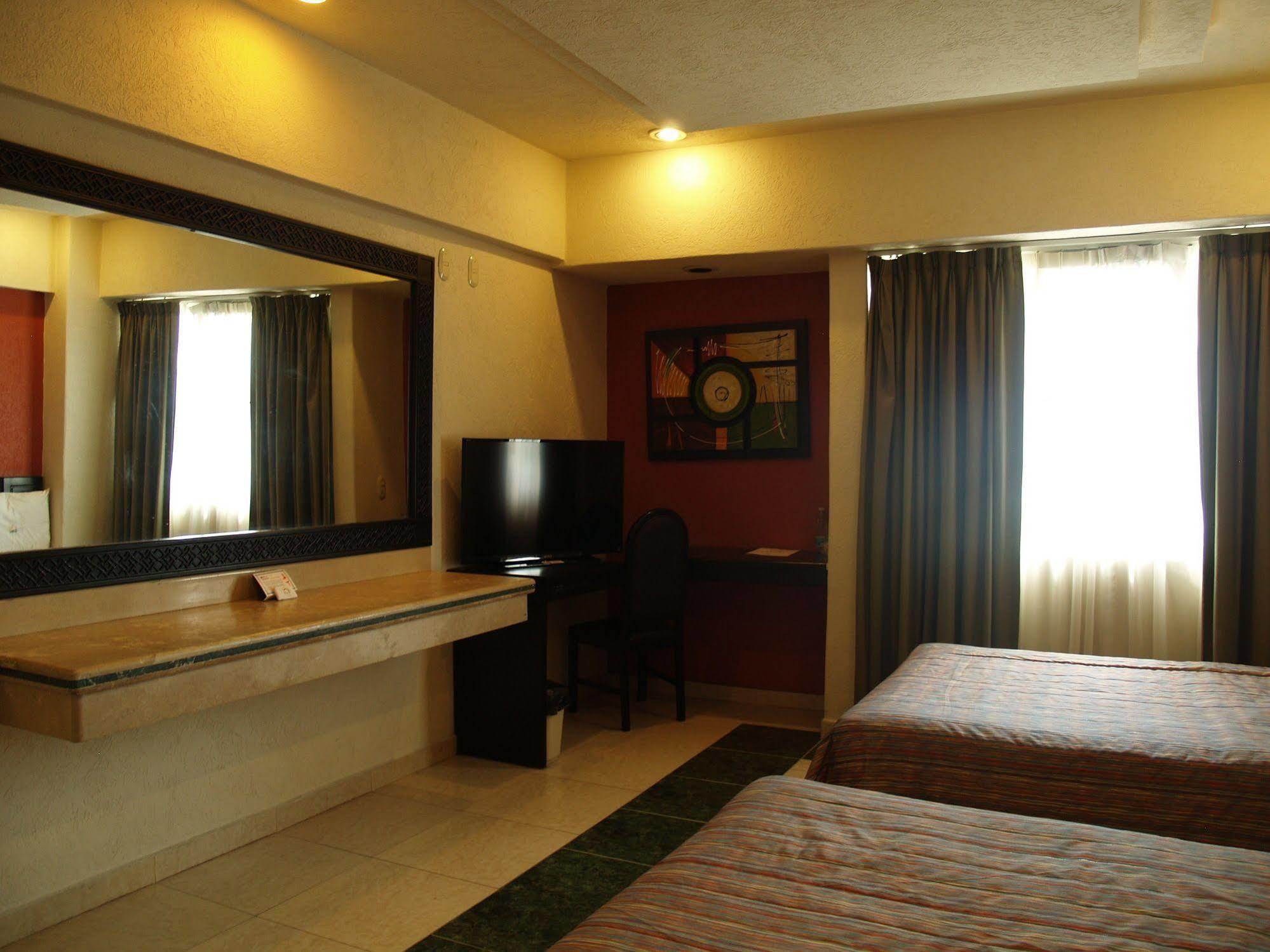 Hotel Real Del Sol - Zona Expo Industrial Guadalajara Eksteriør billede